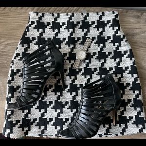 H&M Black and White Geometric Houndstooth pattern mini skirt size 8